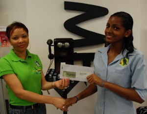 Canto WTD essay winner gets cash & free internet from LIME