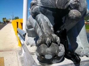 “Lions” on new bridge vandalized