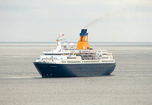 Strong winds cause cruise ship disruption