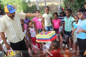 Dominican children help celebrate birthday of Venezuelan hero