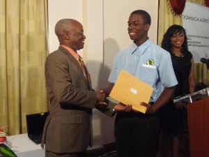 Elford Henry scholarship recipient wants to follow in his footsteps