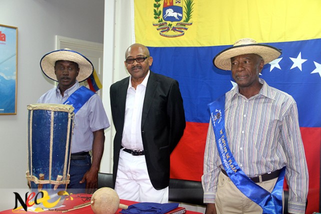 Ambassador Pirela with two Venezuelan performers