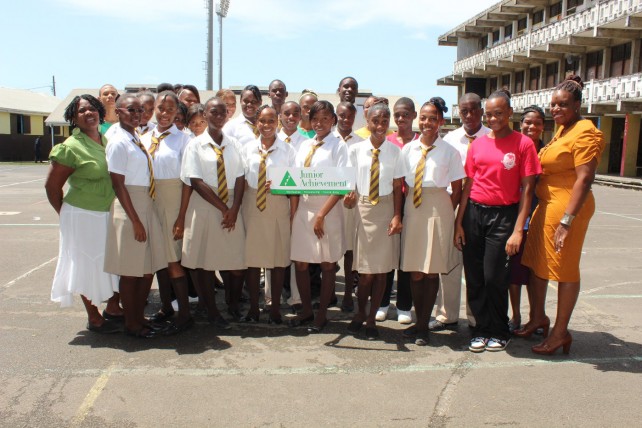 Students and staff of DGS involved in the program