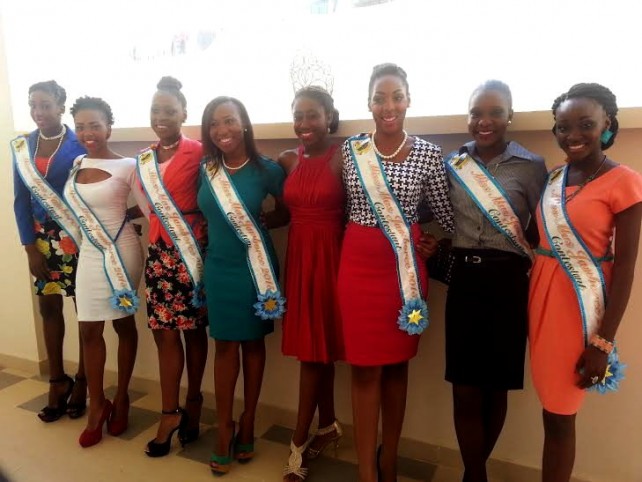 The seven contestants pose with the current Miss Mas Jamboree
