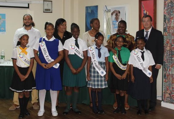 The contestants pose with organizers of the event 