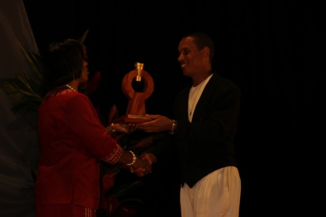 Hans Francis receives his award from the minister