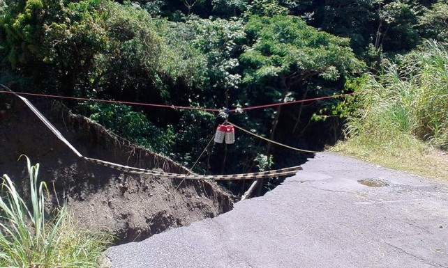 A zip line is being used to move goods across the Boetica gorge. Photo by Chad Ambo 