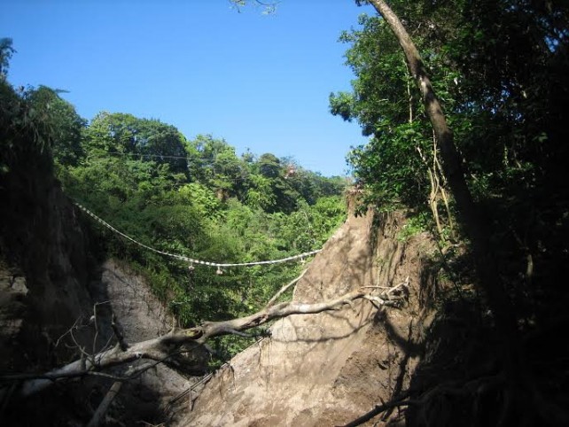 A pulley is used at the Boetica Gorge to get get goods over to residents of Delices 
