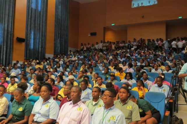 college students at tablet ceremony