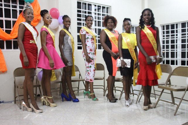 Frances Lockhart (last year's winner) with crown poses with the 2016 contestants 