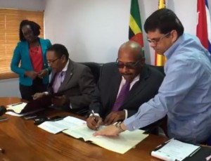 Gov’t signs agreement for free eye surgery in Dominica