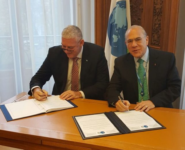 Chastanent (left) with OECD Secretary General Angel Gurria 