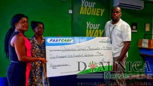Fast Cash donates $9,900 to Dominica National Netball Team