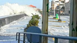 VIDEO: Rough seas at Roseau Bayfront