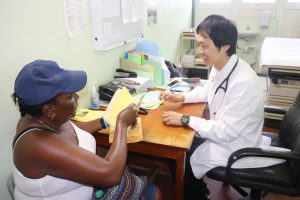 Chinese medical specialists provide free clinics for Dominicans