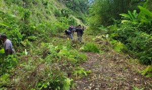 Residents continue efforts to restore Delices-Petite Savanne Road with some govt assistance
