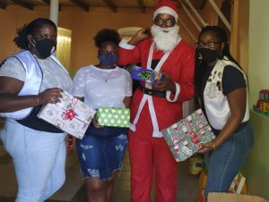 Leo Club brings Christmas cheer to St. Luke’s Preschool