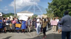 Protest in Antigua against vaccination for children 12 and over