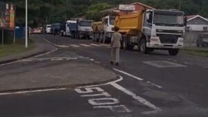 UPDATE (with new video): Tipper Truckers protest – one man arrested