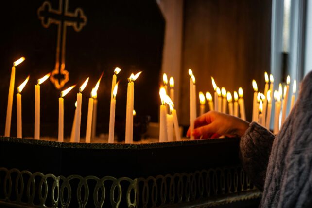 candles vigil mass catholic church prayer