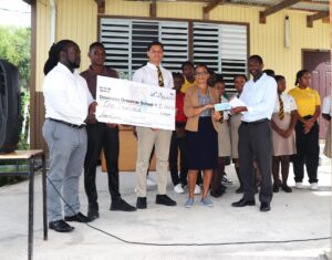 Class of ’95, kicks off contribution to DGS with $1000 cheque