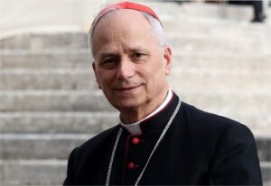 Pope Leo XIV calls for release of imprisoned journalists in address to media covering conclave