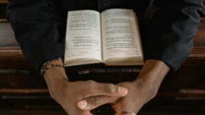 Family Life Commission urges parishioners to recognize clergy on World Priest Day